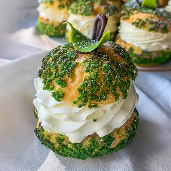 Ptyś z lemon curd i bezą włoską