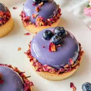 Z kremem patissiere i świeżymi owocami